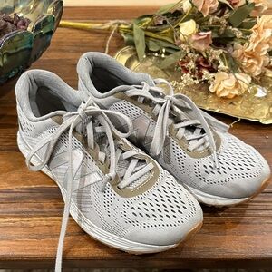 New Balance Women's Gray and Tan Sneakers
